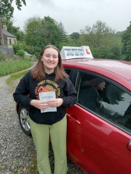 Massive congratulations go to Laura G, who passed her driving test today at the 1st attempt and with only 5 driver faults. She joins my exclusive club of passing both theory and practical tests 1st time. It´s been an absolute pleasure taking you for lessons, enjoy your independence and stay safe 👏👏👏👏👏