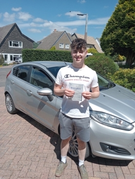 Huge congratulations go to Xavier, who passed his driving test today at the 1st attempt and with only 2 driver faults. It´s been an absolute pleasure taking you for lessons, enjoy your independence and stay safe 👏👏👏